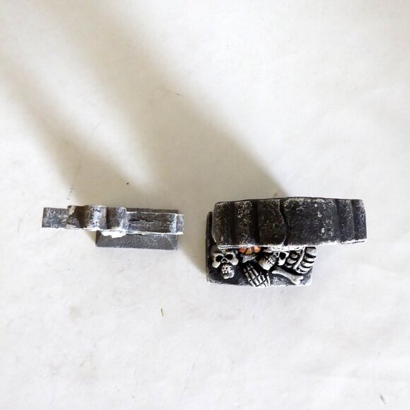 NEW 6.5” HALLOWEEN RESIN GLOW IN DARK CEMETERY ARCH TOMBSTONE HEADSTONE FIGURES - Picture 15 of 15